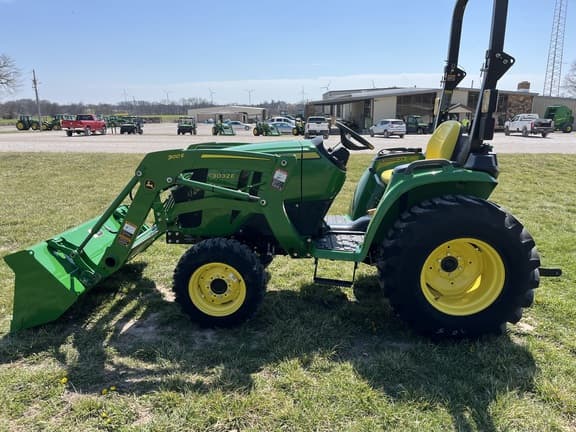 Image of John Deere 3032E equipment image 2