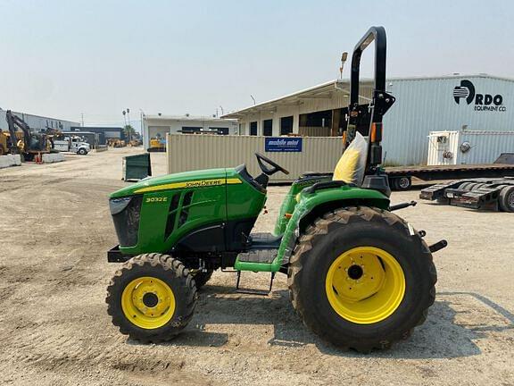 Image of John Deere 3032E equipment image 2