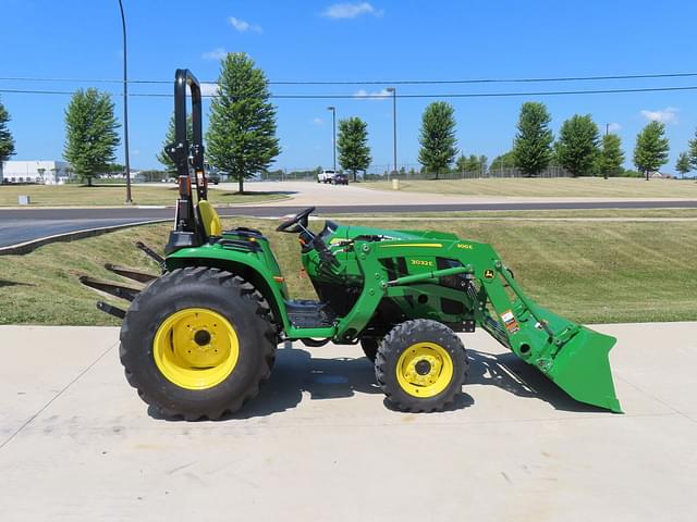 Image of John Deere 3032E equipment image 3