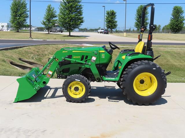 Image of John Deere 3032E equipment image 1