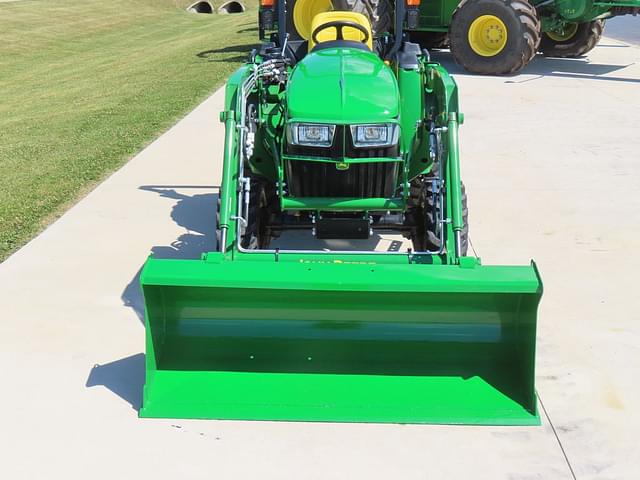 Image of John Deere 3032E equipment image 2