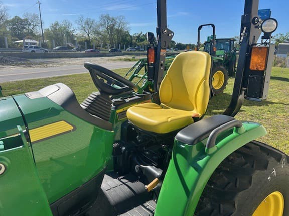 Image of John Deere 3033R equipment image 4