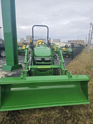 2024 John Deere 3033R Equipment Image0