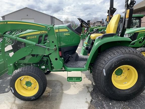 Image of John Deere 3033R equipment image 4