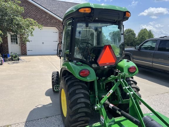 Image of John Deere 3033R equipment image 3