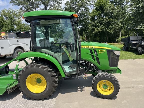 Image of John Deere 3033R equipment image 4