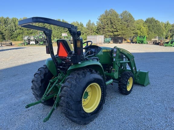 Image of John Deere 3033R equipment image 2