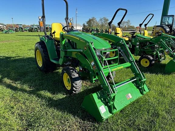 Image of John Deere 3033R equipment image 3