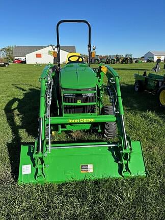 Image of John Deere 3033R equipment image 2