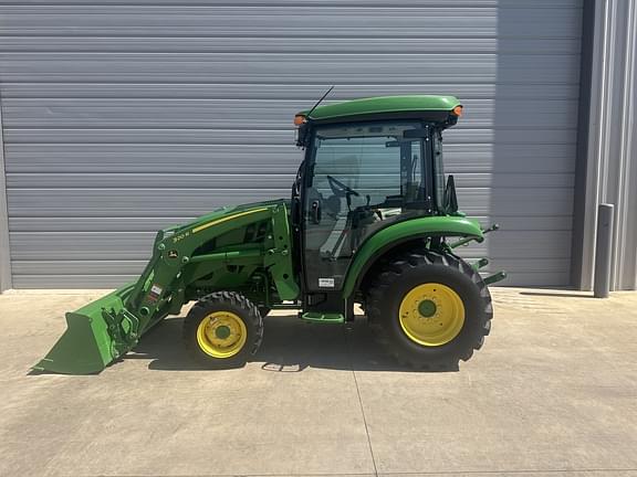 Image of John Deere 3033R equipment image 1