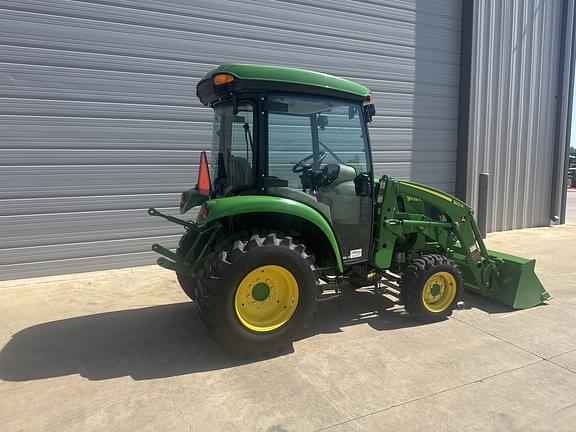 Image of John Deere 3033R equipment image 4