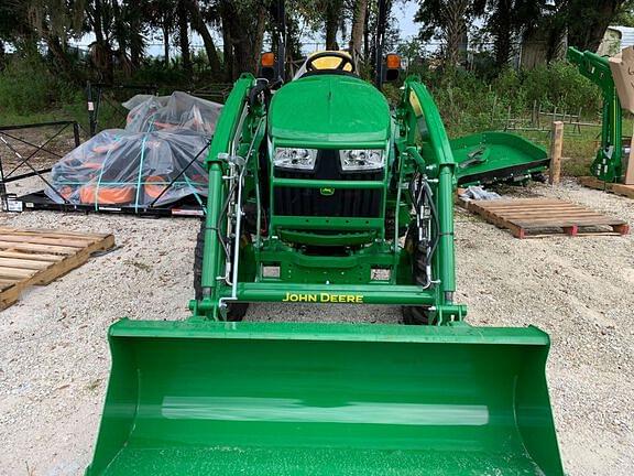Image of John Deere 3033R equipment image 2