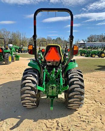 Image of John Deere 3033R equipment image 4