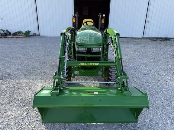Image of John Deere 3033R equipment image 1