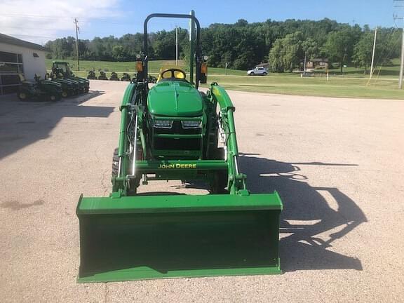 Image of John Deere 3033R equipment image 4