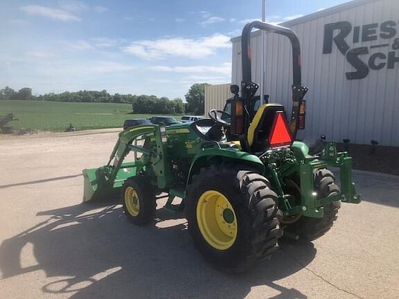Image of John Deere 3033R equipment image 2