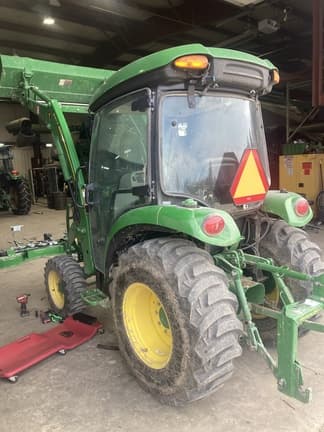 Image of John Deere 3033R equipment image 3
