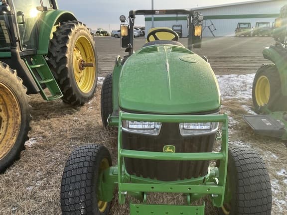 Image of John Deere 3033R equipment image 1