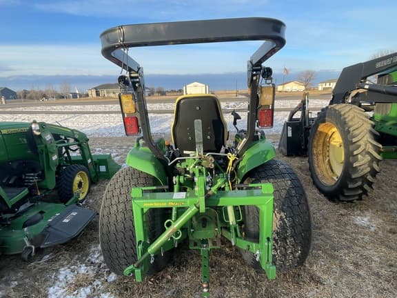 Image of John Deere 3033R equipment image 4