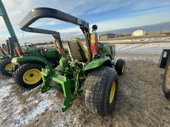 Image of John Deere 3033R equipment image 3