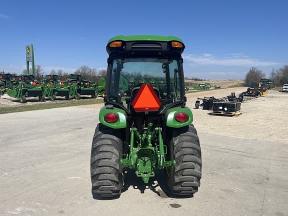 Image of John Deere 3033R equipment image 4