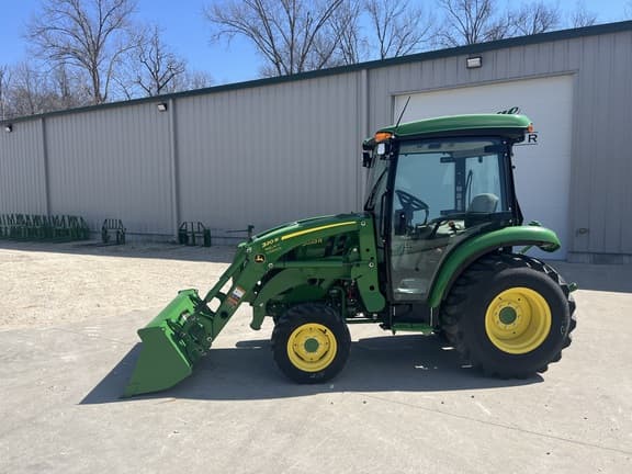 Image of John Deere 3033R equipment image 1