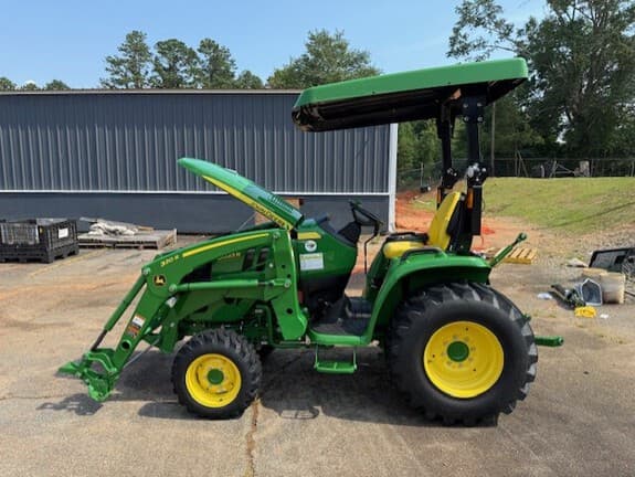 Image of John Deere 3033R equipment image 2