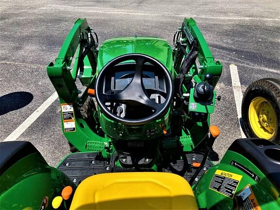 Image of John Deere 3035D equipment image 3