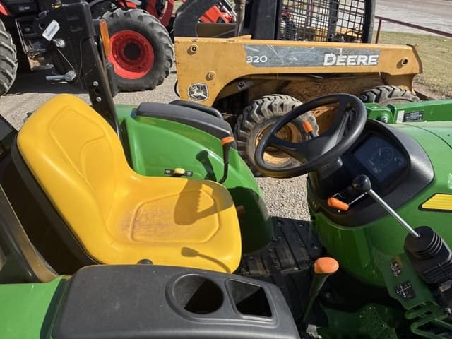 Image of John Deere 3035D equipment image 4