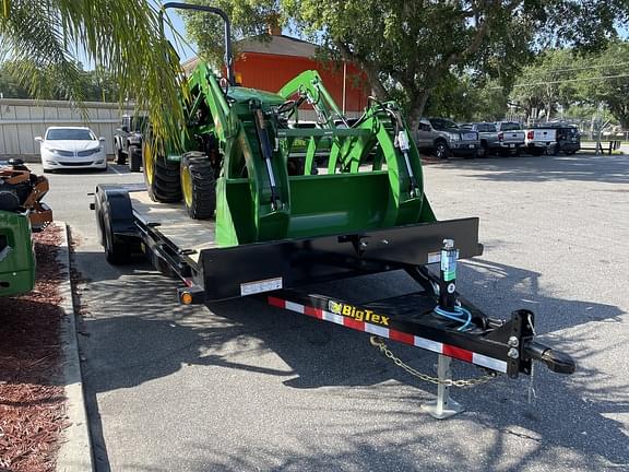 Image of John Deere 3038E equipment image 2