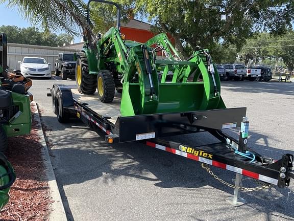 Image of John Deere 3038E equipment image 3