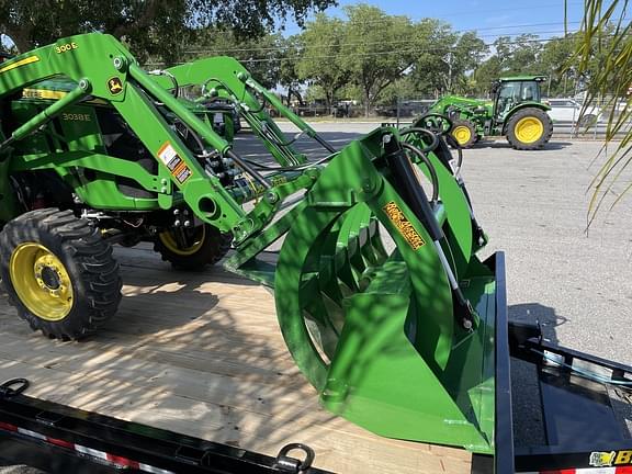 Image of John Deere 3038E equipment image 4