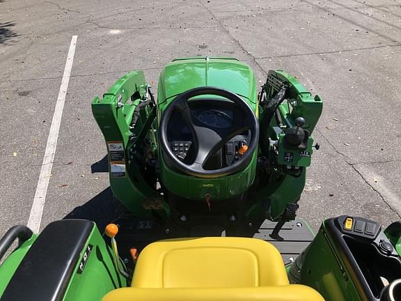 Image of John Deere 3038E equipment image 4
