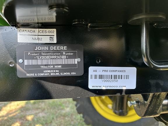 Image of John Deere 3038E equipment image 4