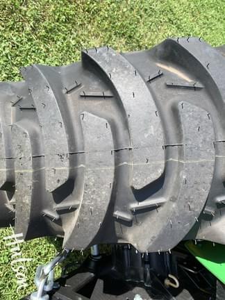 Image of John Deere 3038E equipment image 4