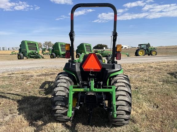 Image of John Deere 3038E equipment image 4