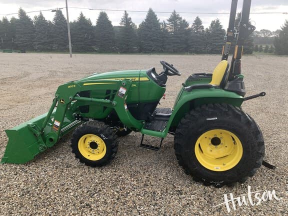 Image of John Deere 3038E equipment image 2