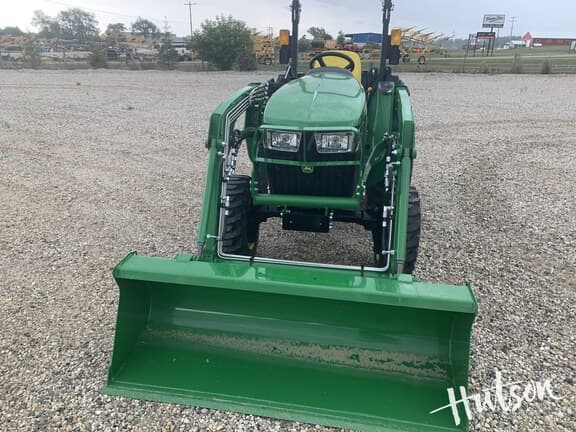 Image of John Deere 3038E equipment image 4