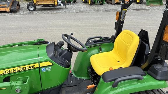 Image of John Deere 3038E equipment image 4