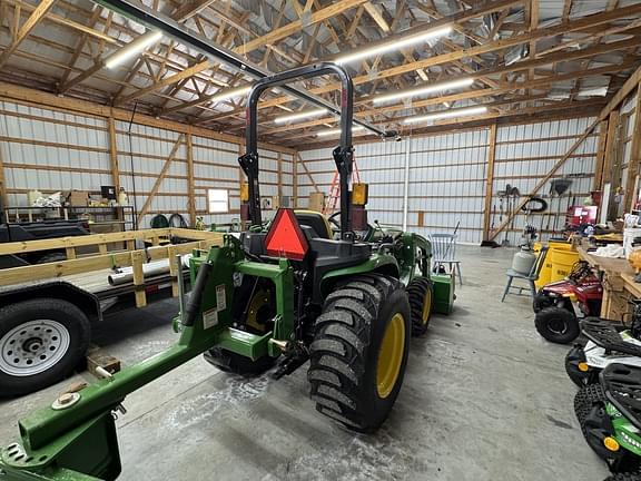 Image of John Deere 3038E equipment image 4