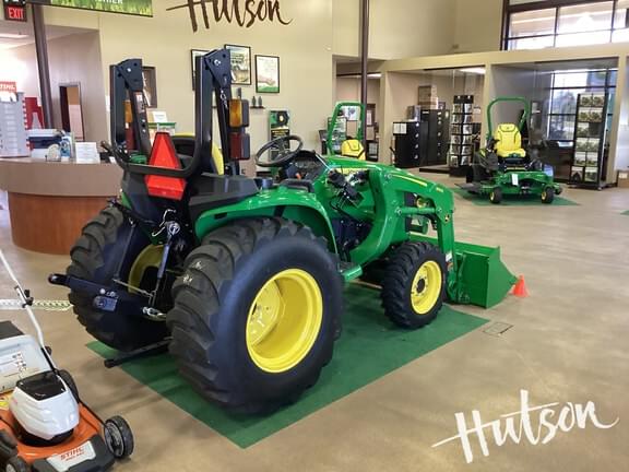 Image of John Deere 3038E equipment image 4