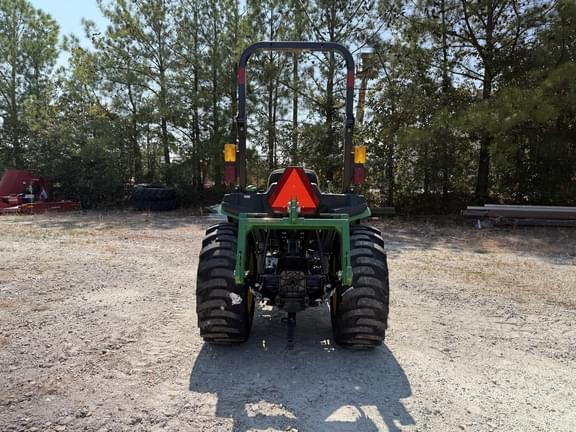 Image of John Deere 3038E equipment image 4