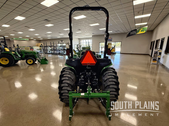 Image of John Deere 3038E equipment image 3