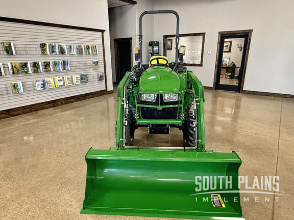 Image of John Deere 3038E equipment image 2