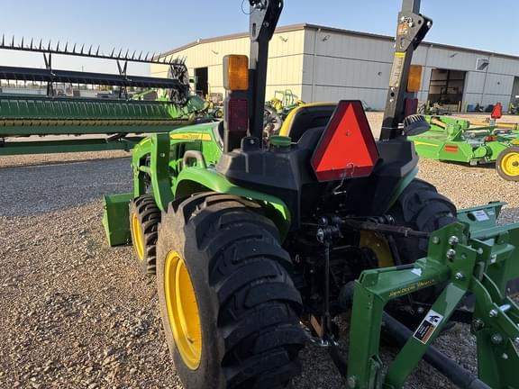 Image of John Deere 3038E equipment image 4