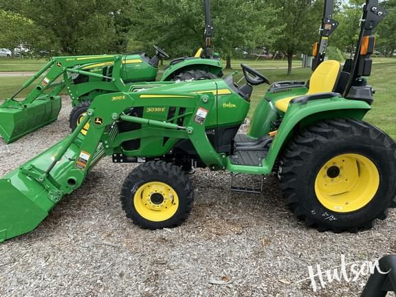 Image of John Deere 3038E equipment image 2