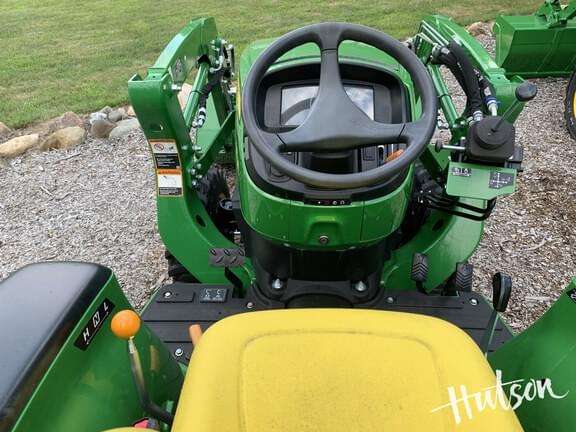 Image of John Deere 3038E equipment image 4