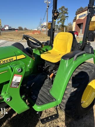 Image of John Deere 3038E equipment image 4