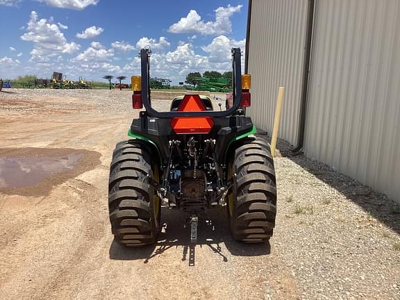 Image of John Deere 3038E equipment image 4