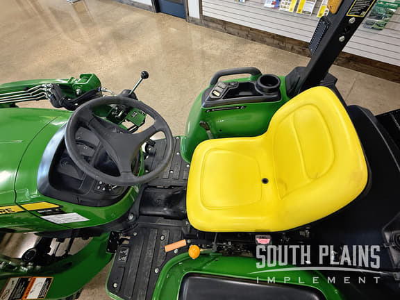 Image of John Deere 3038E equipment image 4